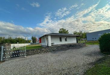 Vielseitige Gewerbeimmobilie in zentrale Lage von Zwickau: 210 m² Büro- /Lager-/ Werkstattfläche