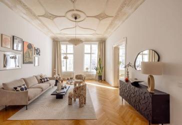 Großzügiger Stuckaltbau zwischen KaDeWe und Viktoria-Luise-Platz