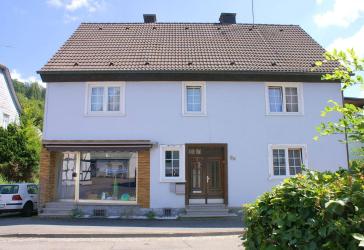 Fachwerkhaus mit zwei Wohnungen in Dorflage von Morsbach-Holpe