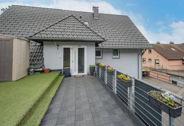 Wohnen wie im eigenen Haus - 6,5-Zimmer-Eigentumswohnung
