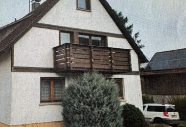 Wohnhaus mit Doppelgarage