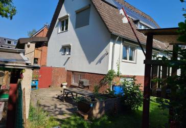 Helle 5-Zimmer-Wohnung mit eigenem Garten