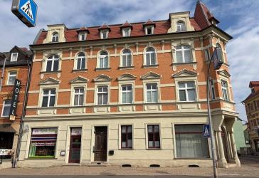 DENKMALGESCHÜTZTES vollvermietetes Wohn-/Geschäftshaus: 6 Wohn- u. 2 Gewerbeeinheiten zu verkaufen!