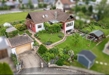 Gehobenes Wohnhaus mit 255 m² Wfl., Indoor-Pool & Sauna - zum Gestalten