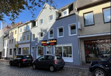 Teilmodernisiertes Wohn- und Geschäftshaus in Innenstadtlage von Itzehoe