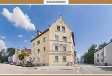 Großzügige 4-Zi-Wohnung in zentraler Lage. Zwei Stellplätze inklusive!