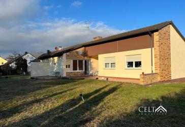 Sanierungs-Chance am Grünen: Ihr ganz individueller Bungalow in Straubing-Ost