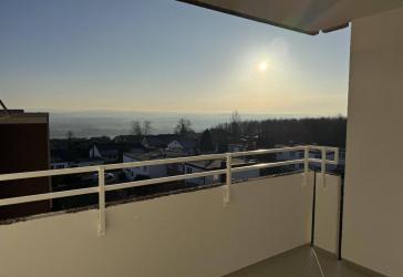 Neu renovierte 2,5 -Zimmer-Wohnung mit Balkon und Weitsicht ins Sauerland