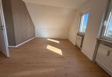 3,5-Zimmer Wohnung mit EBK , Schwaig zentrale Lage, ab 1.9./1.10.