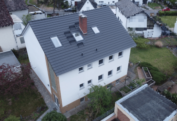 Mehrfamilienhaus: 3 freie 3-Zi-Wohnungen & großer Garten