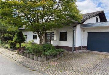 Großzügiges EFH mit Einliegerwohnung