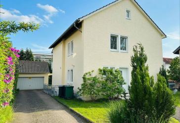 Wunderschönes Zweifamilienhaus mit viel Potenzial in sehr guter Lage von Kirchlengern!