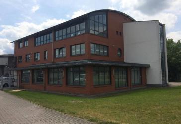 Schöner Fachmarkt/Einzelhandel mit großem Büro und Lagerhalle