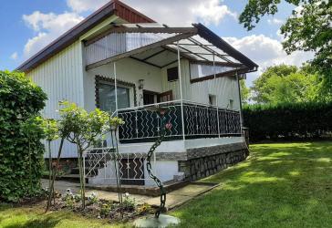 Ferienhaus mit Bootsplatz und Motorboot / Trailer