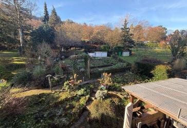 135 m² Maisonette in Halbhöhenlage: 3 Balkone * zwei TL-Bad * sep. WC * 2 Garagen * 2 Stpl.