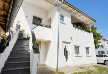 Exklusives Zweifamilienhaus mit hochwertiger Maisonette, Designküche (42.000 €), Kamin & viel Potenzial