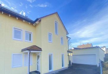 Provisionsfrei! Ruhige Wohnlage bei Schwabach: Gepflegte 3-Zi.- Wohnung mit 2 Balkonen & Stellplatz in Rednitzhembach.
