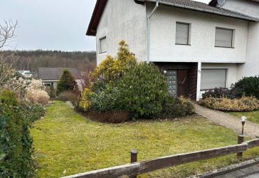 Doppelhaushälfte in versetzter Bauweise