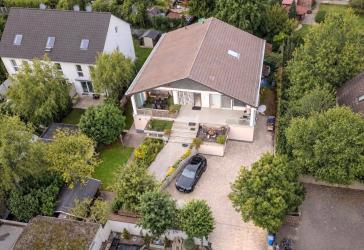 EIN HAUS VOLLER MÖGLICHKEITEN: Großzügiges Wohnen, vermietete Gartenwohnung, eigene Einfahrt & mehr!