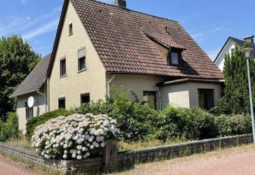 Haus freistehend gute Lage 180 QM Wohnfl 1200 QM Grund Provisionsfrei