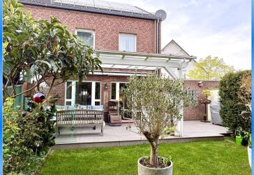 Stilvolles Reihenendhaus mit Garten, Photovoltaikanlage + exklusivem klimatisierten Dachstudio!
