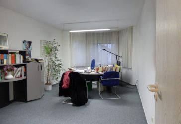 69 m² Gewerbeeinheit im Erdgeschoss inkl. 2 Stellplätzen