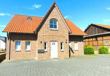 METEOR IMMOBILIEN : Modern *** ruhig *** am grünen Ortsrand