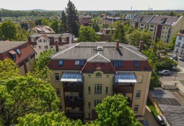 Bezugsfrei! Altbauwohnung mit drei Zimmern, Balkon und Charme im Erdgeschoss