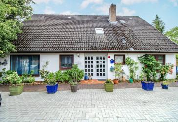 Großzügiges Haus mit Einliegerwohnung in Erfde