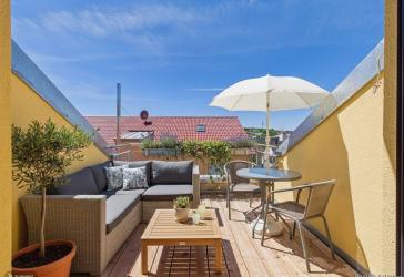 Neubau-Maisonettewohnung mit Süd-Dachterrasse und Einbauküche