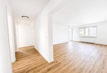 Bezugsfertige 3-Zimmer-Eigentumswohnung mit zwei Balkonen, Garage und umfangreicher Modernisierung