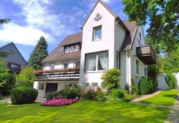 Familienanwesen auf parkähnlichem Traumgrundstück in Bestlage