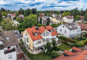 Puchheim: Helles RMH (Wohn-/ Nutzfläche ca. 192 m²) mit Galerie im Dachgeschoss & 2 TG-Stellplätzen!