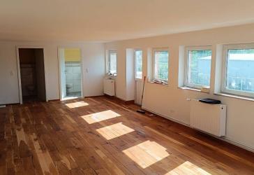 Interessante Gewerbefläche im Bungalow mit großzügiger Außenfläche- ideal zum Wohnen kombinierbar!