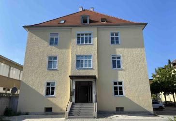 Großzügiges wohnen in der Hindenburgstraße 54, bezugsfreie 4-Zimmer-OG Wohnung mit Stellplatz