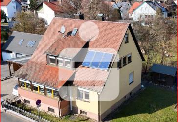 Ein Haus - viele Möglichkeiten: Zweifamilienhaus in begehrter Lage
