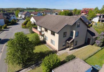 Zweifamilienhaus mit großem Dachboden und Keller in schöner Stadtteillage, Coburg-Scheuerfeld