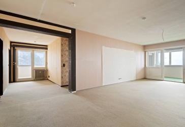 großzügige 3,5 Zimmer Eigentumswohnung - barrierefrei erreichbar - renovierungsbedürftig -