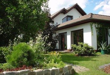 Zwei Wohnhäuser auf 3.800 m² Grundstück mit Pool, Wintergärten und Garagen in Cottbus