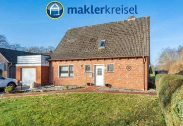 Einfamilienhaus mit Garage und großem Grundstück in Ardorf