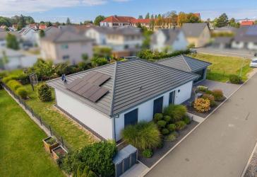 Energieeffizienter Bungalow mit Premium-Ausstattung, Doppelgarage und Südgarten in Hermsdorf