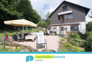 Liebevolles Wohnhaus mit diversen Räumlichkeiten zur vielseitigen Nutzung und herrlichem Talblick!