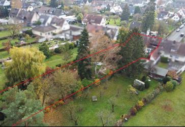 Sehr günstiges Grundstück mit altem Hausbestand