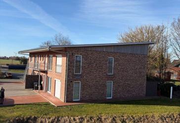 Neuwertiges 4-Familienhaus für den Kapitalanleger