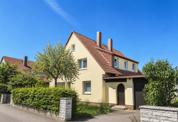 **Viel Platz, viele Möglichkeiten - Großzügiges Zweifamilienhaus mit Ausbaureserve**