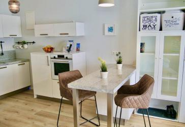 Strandnahe Kapitalanlage: Ferienwohnung & Ladengeschäft