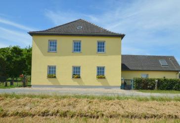 Historischer Charme trifft modernen Wohnkomfort - Umfangreich saniertes Wohnhaus mit traumhaftem Grundstück in Rees