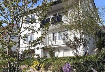 Über 350 m² Gesamtfläche inkl. großer Terrasse und zwei Balkonen - Dach 2022 saniert