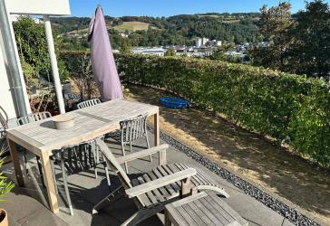 Exklusive Mietwohnung in Zentrumsnähe mit Südterrasse, Garten, Einbauküche und herrlicher Aussicht
