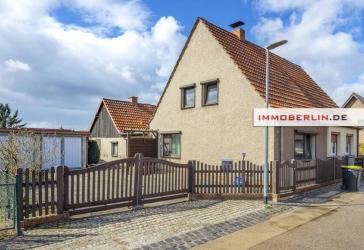 IMMOBERLIN.DE - Einfamilienhaus mit Südwestgarten, Nebengebäude & Doppelgarage